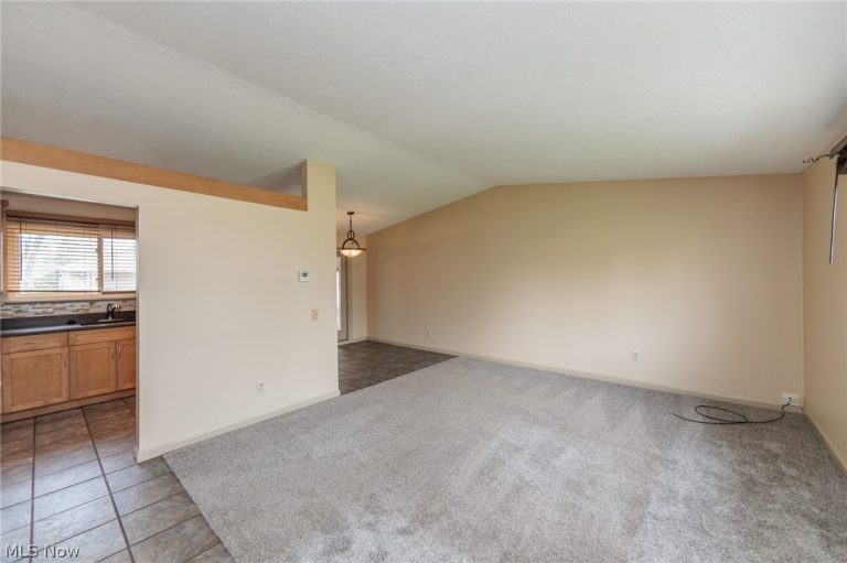 13515 Heatherwood Drive, Brook Park, OH - Photo 8