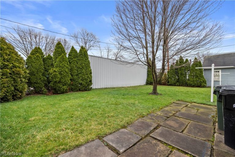 137 Lafayette Street, Elyria, OH - Photo 5