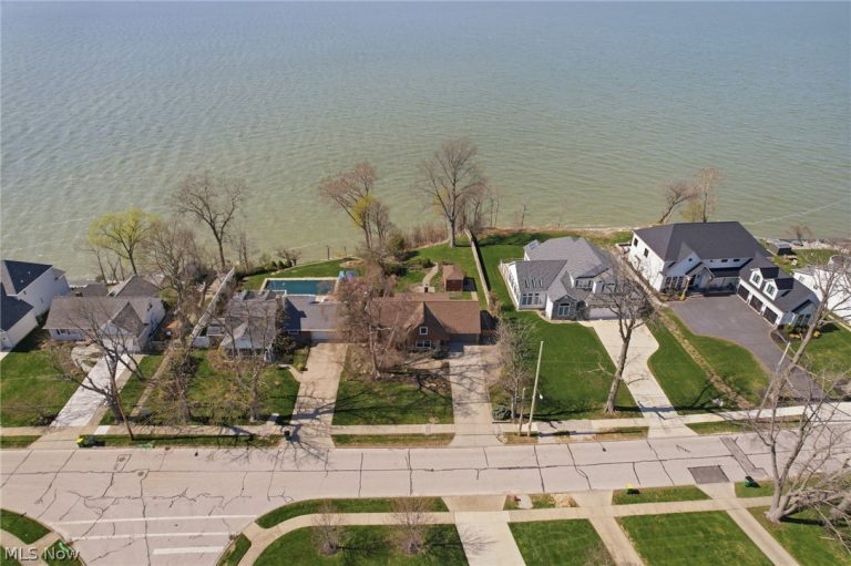 29319 Cresthaven Drive, Willowick, OH - Photo 8
