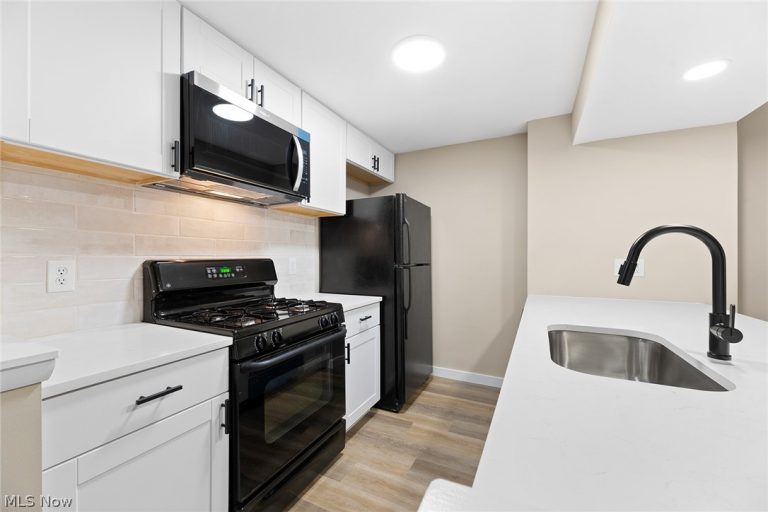 218 Regina Drive, Bedford, OH - Photo 8