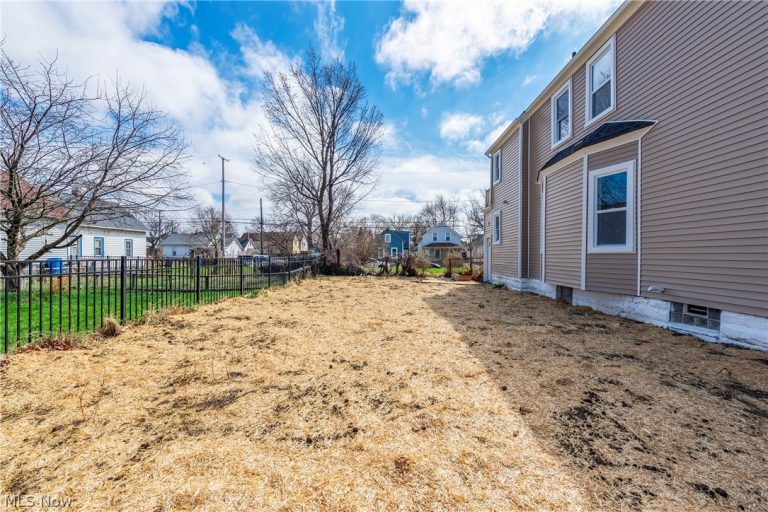 3237 Seymour Avenue, Cleveland, OH - Photo 5