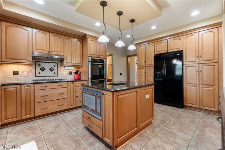 2903 Aylesbury Street, North Canton, OH - Photo 4