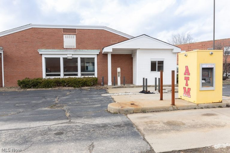 2911 Youngstown Road, Warren, OH - Photo 3