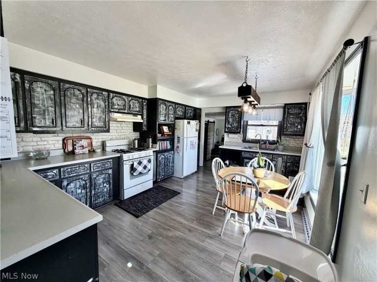 15131 Tavern Road, Burton, OH - Photo 5