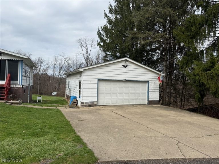 668 Springview Road, East Liverpool, OH - Photo 2