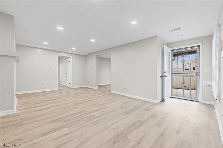 27182 Oriole Avenue, Euclid, OH - Photo 3