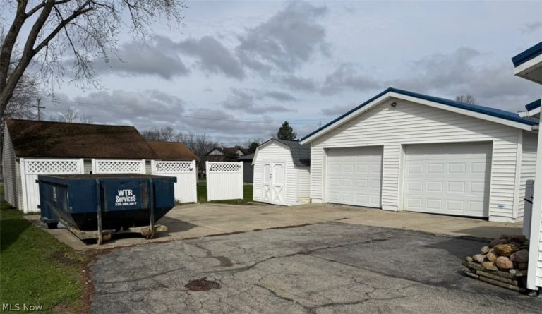 359 Denman Avenue, Cortland, OH - Photo 3