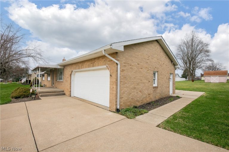 6231 Howland Street, Louisville, OH - Photo 3