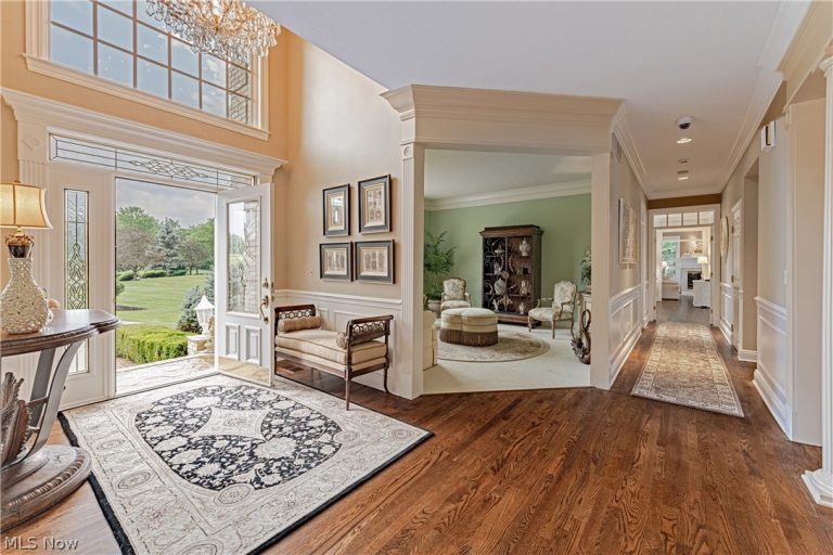 16770 Staffordshire Court, Chagrin Falls, OH - Photo 4