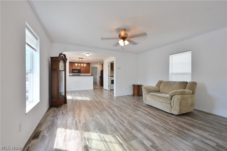 29 Carl Lane, Olmsted Twp, OH - Photo 3