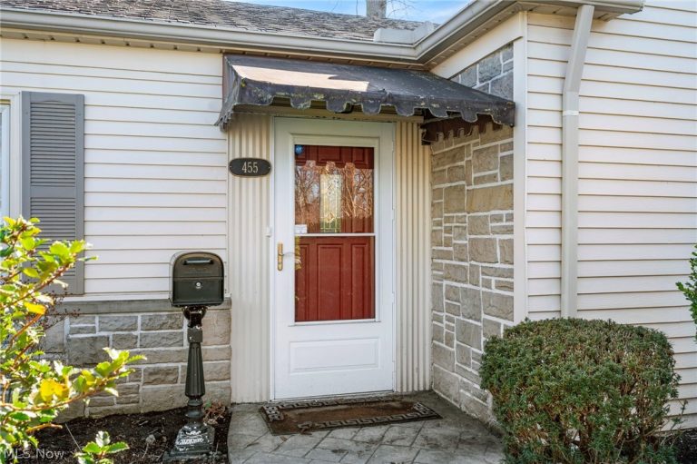 455 Vineland Road, Bay Village, OH - Photo 2