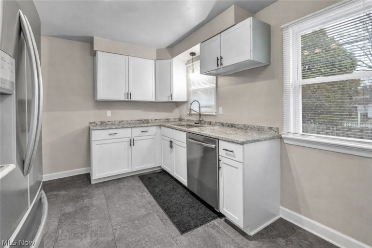 85 205th Street, Euclid, OH - Photo 8