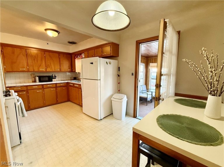 4863 93rd Street, Garfield Heights, OH - Photo 8