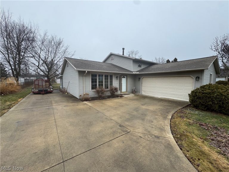 16244 Delmont Avenue, Strongsville, OH - Photo 2