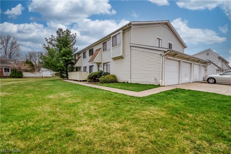 5542 Bretton Court #A, Willoughby, OH - Photo 2