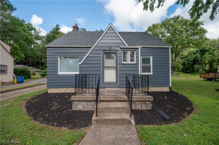 3712 Logan Way, Youngstown, OH - Photo 3