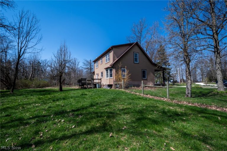 14027 Mayfield Road, Huntsburg, OH - Photo 5