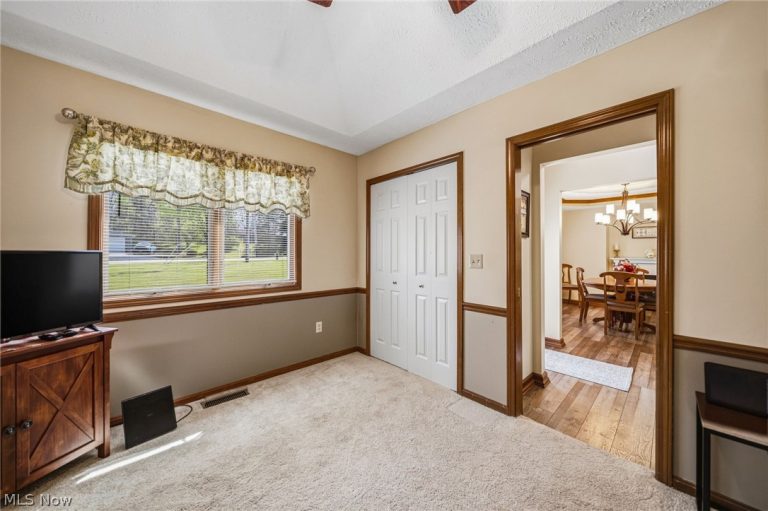 16912 Albion Road, Strongsville, OH - Photo 8