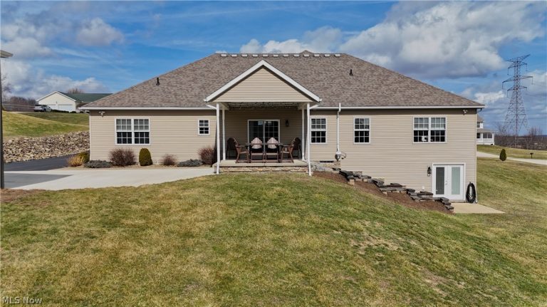 49235 Hickman Road, East Liverpool, OH - Photo 3