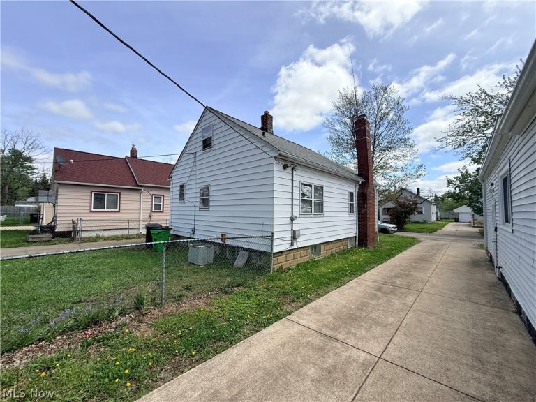 33 Henry Street, Bedford, OH - Photo 4