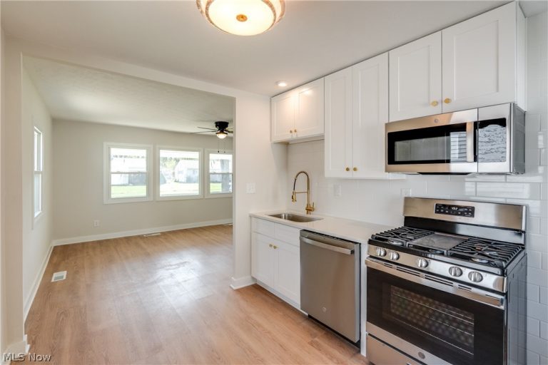 4314 Talbot Lane, Lorain, OH - Photo 6