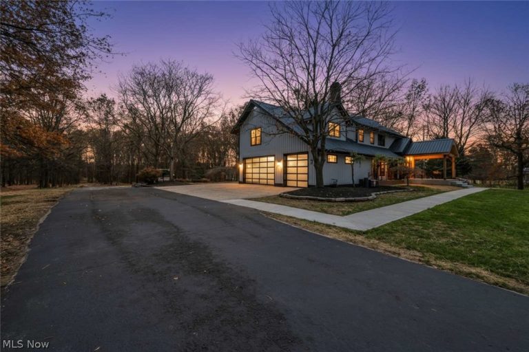 31900 Chardon Road, Willoughby Hills, OH - Photo 2