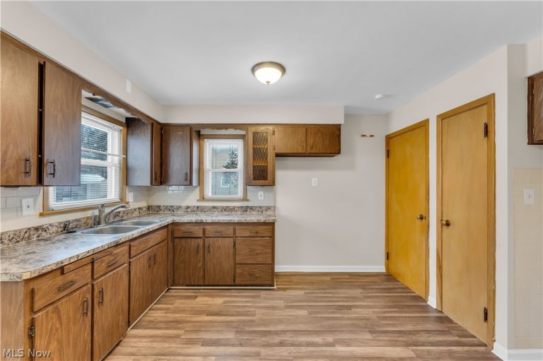 21980 Ivan Avenue, Euclid, OH - Photo 6