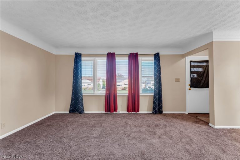 9716 Alexander Road, Garfield Heights, OH - Photo 4