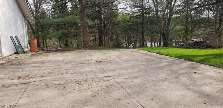 2252 Medina Line Road, Akron, OH - Photo 8