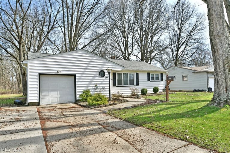 3205 Redgate Lane, Youngstown, OH - Photo 2