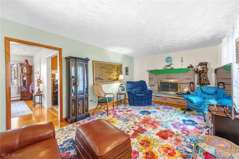 67 Valencia Drive, Cuyahoga Falls, OH - Photo 2