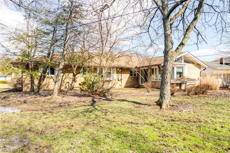1196 Skyline Drive, Seven Hills, OH - Photo 6