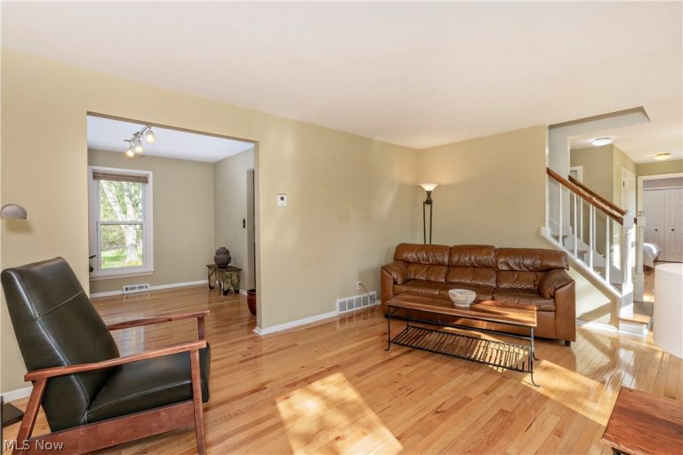 75 Maple Hill Drive, Chagrin Falls, OH - Photo 4