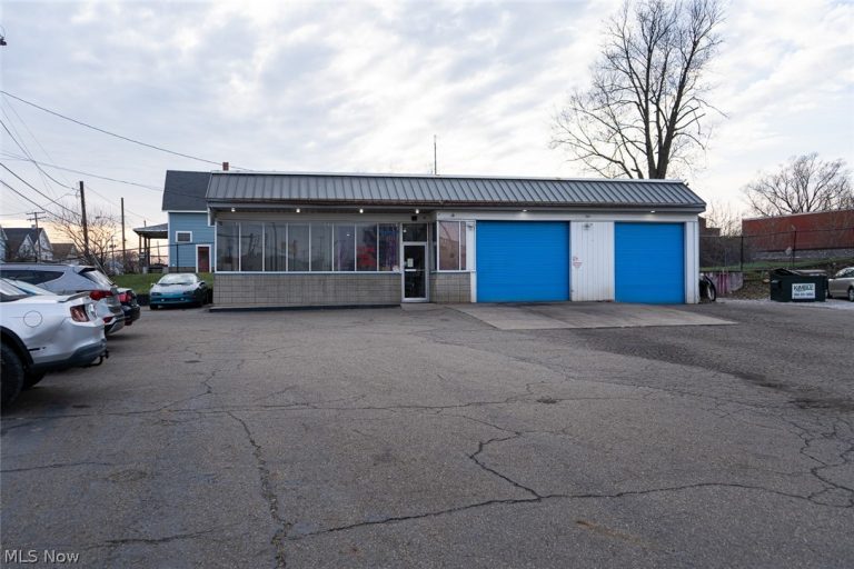 2203 Navarre Road, Canton, OH, 44706