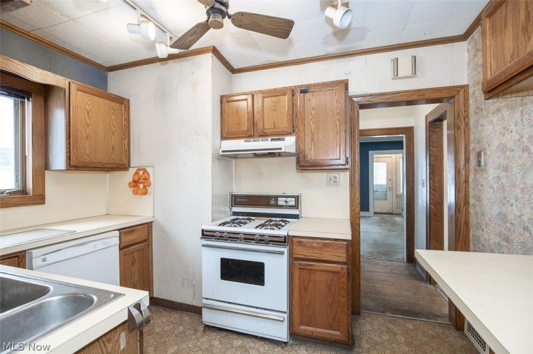 3131 Essex Road, Cleveland Heights, OH - Photo 8