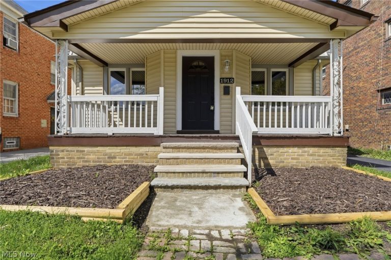 1912 Janette Avenue, Cleveland Heights, OH - Photo 3