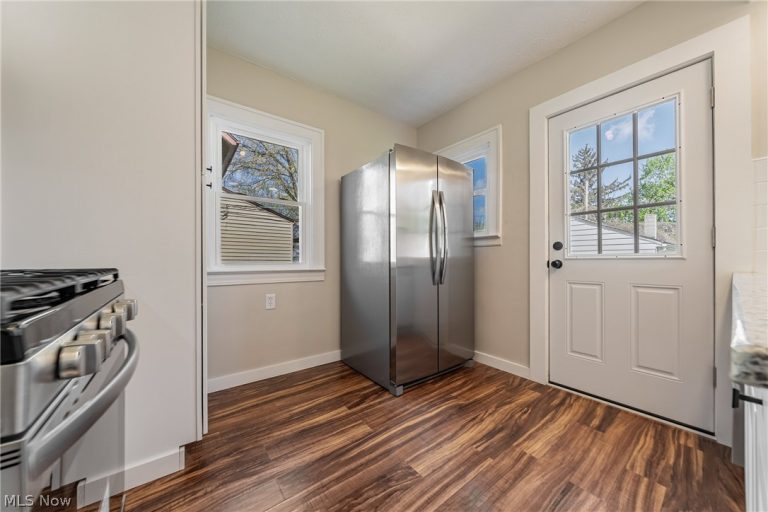 17408 Elsienna Avenue, Cleveland, OH - Photo 8