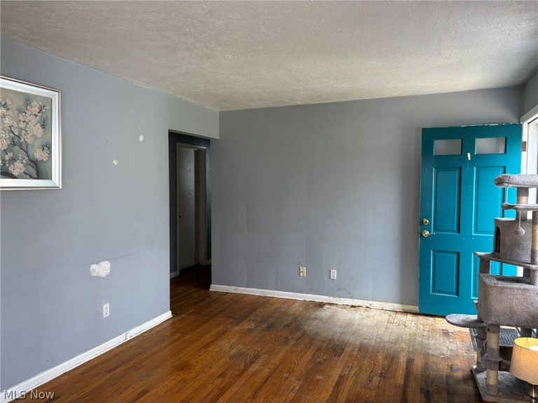 894 Main Street, Amherst, OH - Photo 3