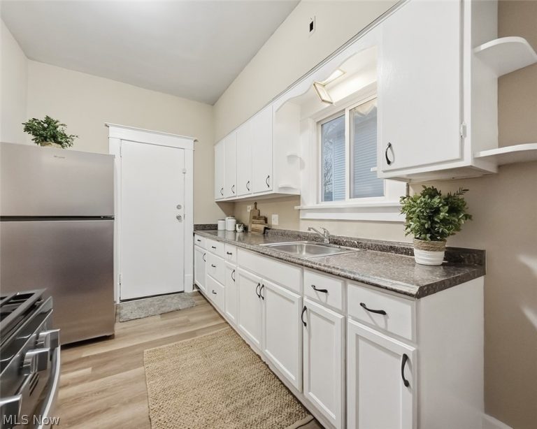 702 Dickson Street, Youngstown, OH - Photo 8