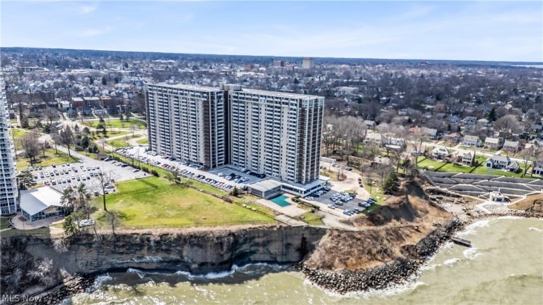 12900 Lake Avenue #320, Lakewood, OH - Photo 3