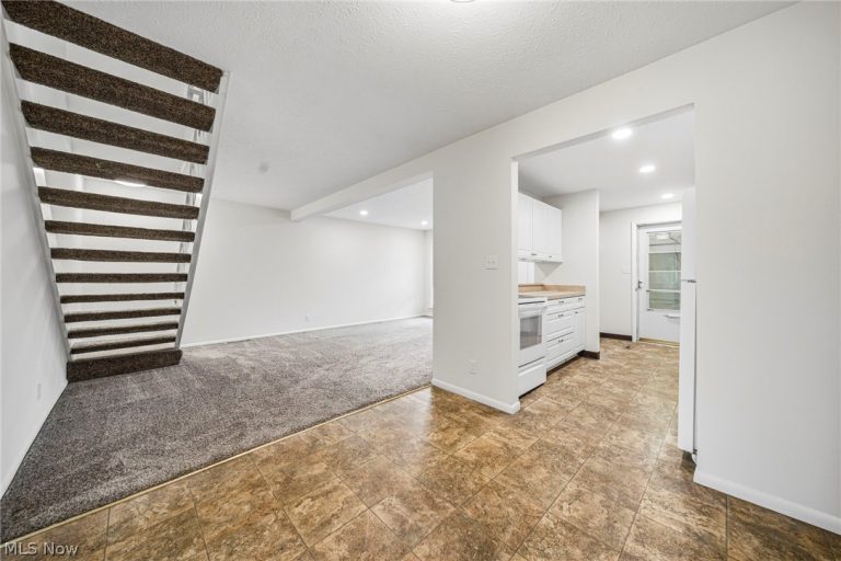 7982 Colonial Drive, Mentor, OH - Photo 5