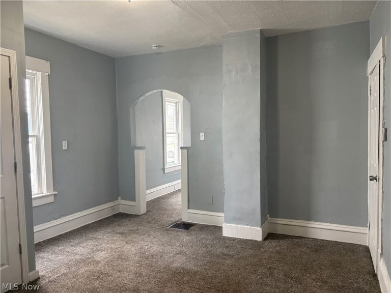 621 Creedmore Avenue, Barberton, OH - Photo 5