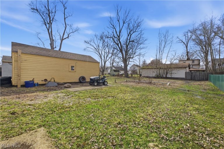 696 Meadowbrook Avenue, Warren, OH - Photo 8