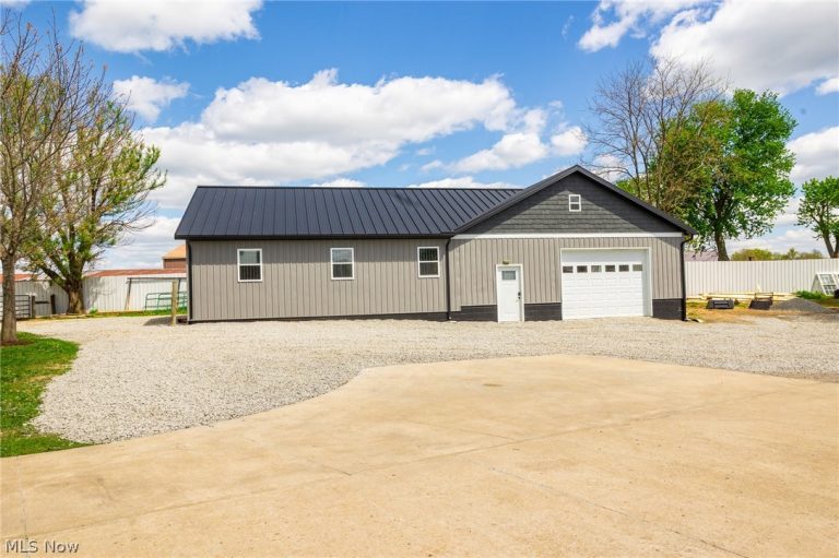2040 Wesley Chapel Road, Zanesville, OH - Photo 4