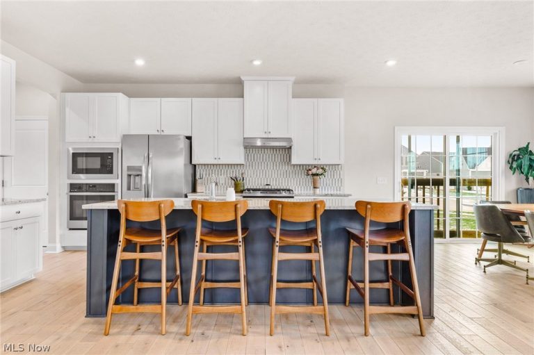 6472 Tollar Court, Medina, OH - Photo 8