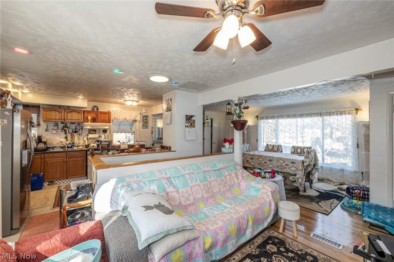 37891 Lake Drive, Avon, OH - Photo 4