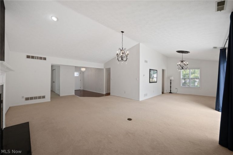 889 Lynnhaven Lane, Akron, OH - Photo 5