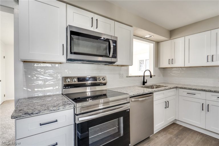 3423 Bailey Road, Cuyahoga Falls, OH - Photo 3