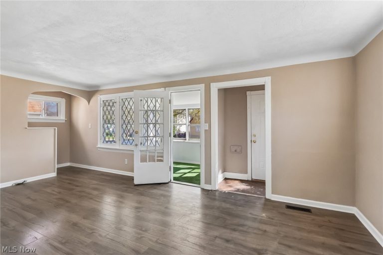 13618 Wainstead Avenue, Cleveland, OH - Photo 4