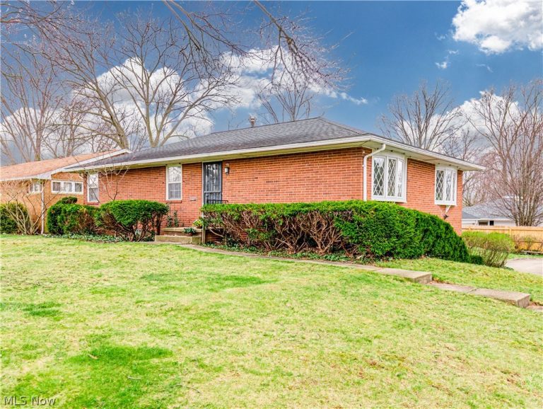 151 Roanoke Avenue, Cuyahoga Falls, OH - Photo 2